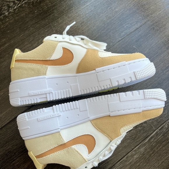 RARE NIKE AIR FORCE 1 AF1 LOW PIXEL SAIL COCONUT MILK (NWOT) 7 - Picture 5 of 5